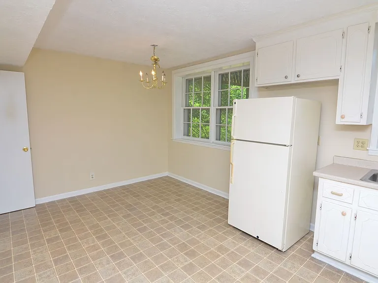 708 Heidi Ct — Photo 6