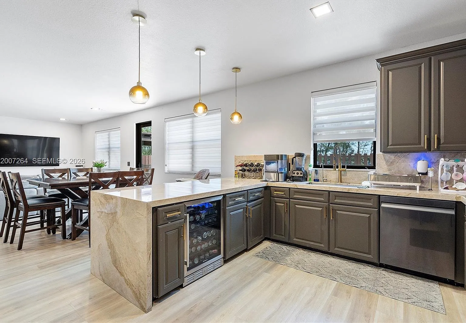 4 bed, 4.0 bath, 3128 sqft, $8,500 — Photo 4