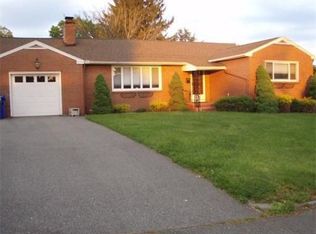 21 Chalmers St, Springfield, MA 01118