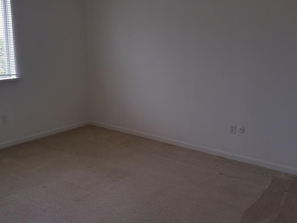 1st image of 125 Old Lyme Dr APT 1