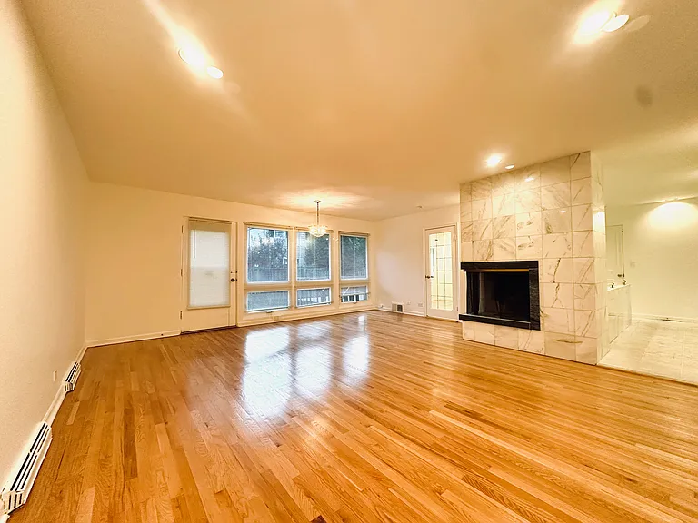 9010 Crawford Ave — Photo 4