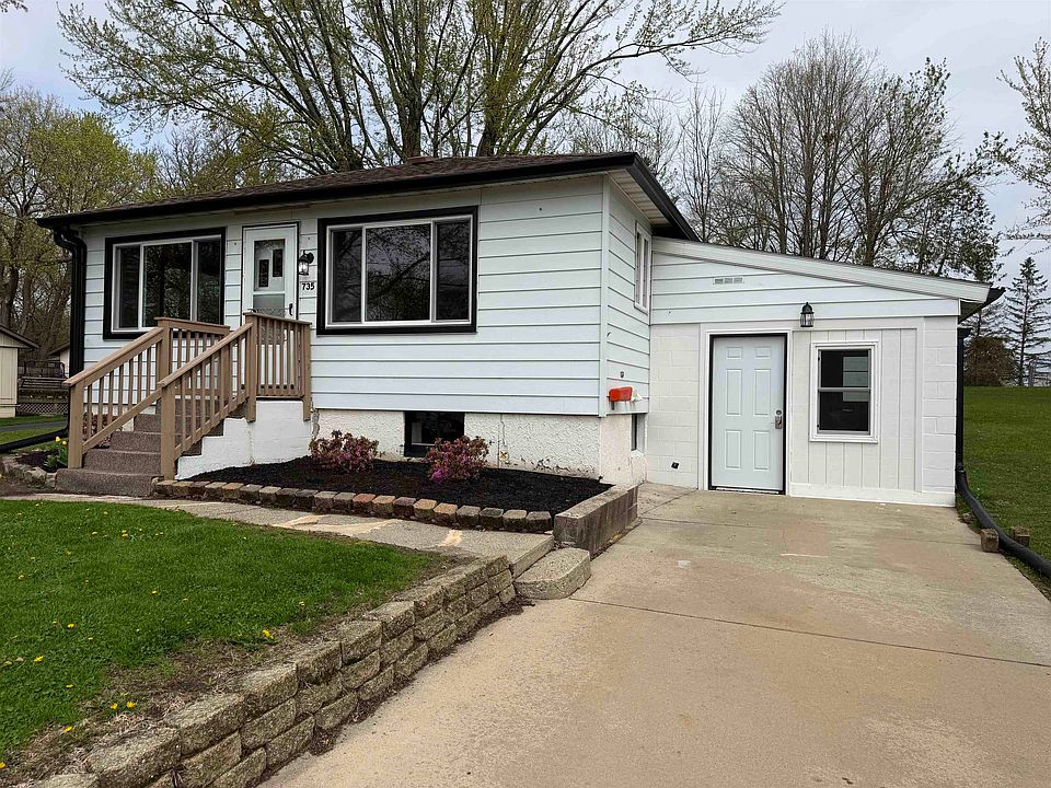 1st image of 735 Crescent St