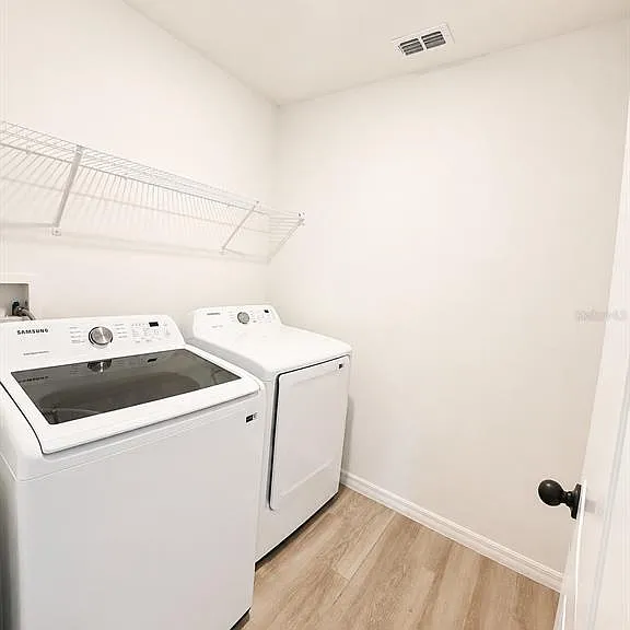 2074 Derwent Dr — Photo 10