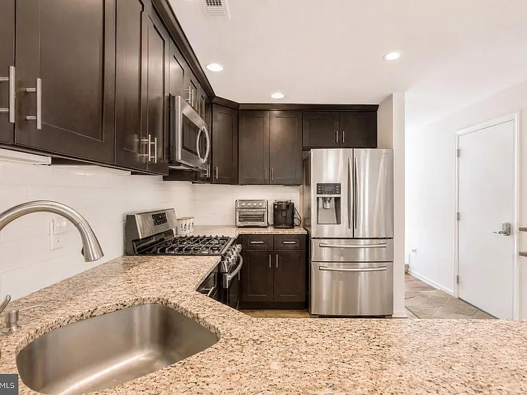 4 Regency Ct — Photo 12