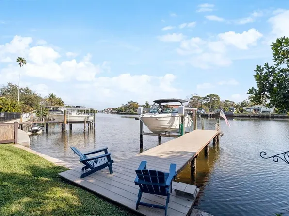 292 Sunlit Cove Dr NE, Saint Petersburg, FL 33702