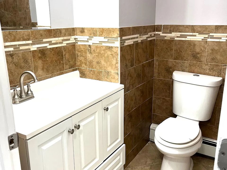 2nd image of 14 N Spring St Floor 3
