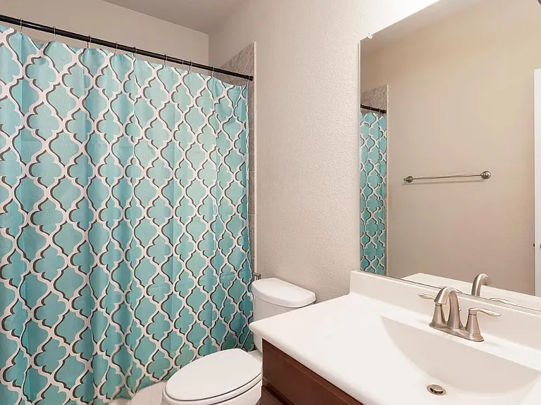 FIRST FLOOR GUEST BATH
