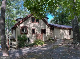 97 Retreat Ln, Berkeley Springs, WV 25411