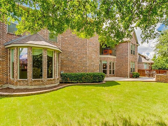 3rd image of 904 Woodcliff Dr