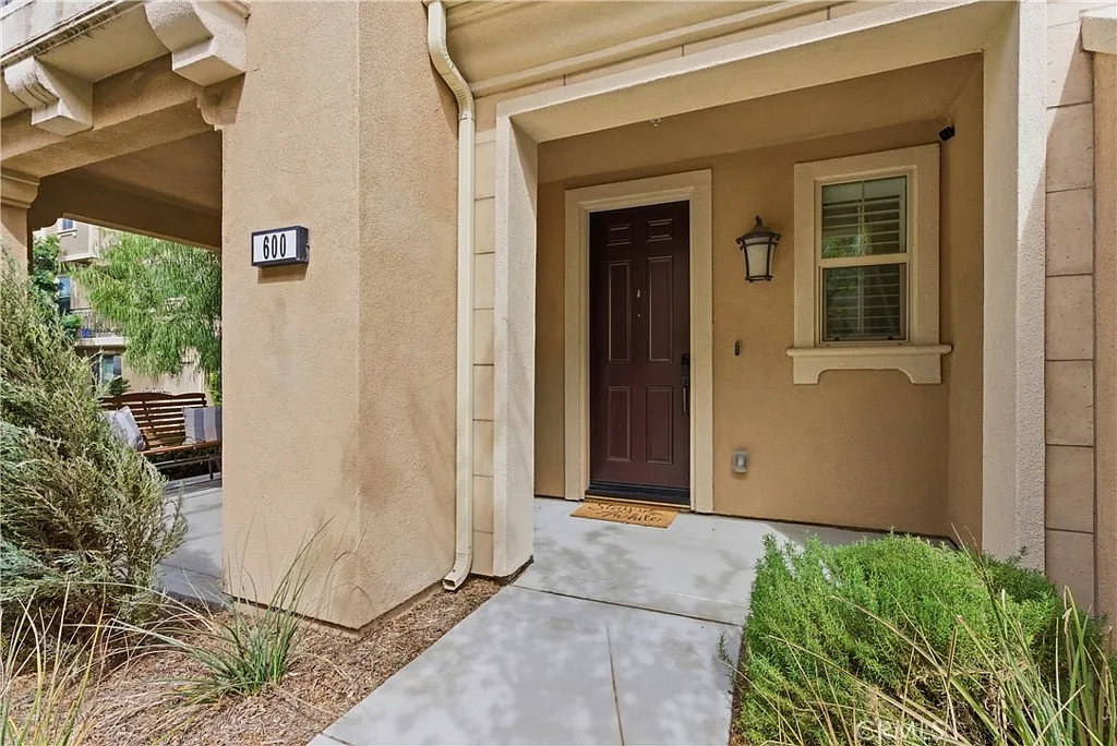 4 bed, 3.5 bath, 2152 sqft, $4,985 — Photo 3