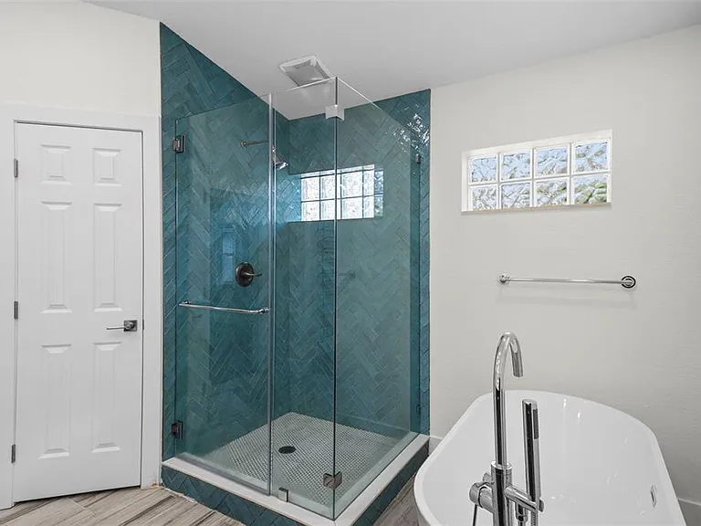 402 Erie Ave — Photo 39