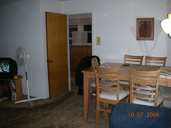 Living / Dining Area pic 3