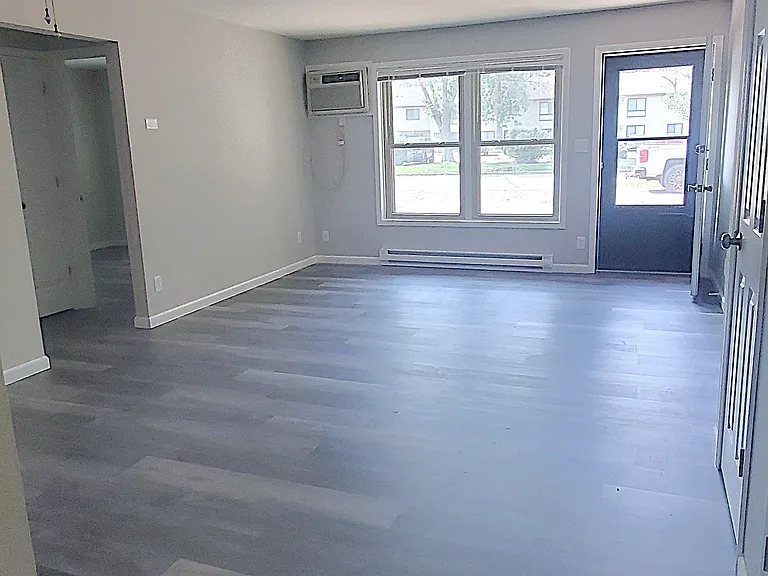 325 W 9th St #A — Photo 3