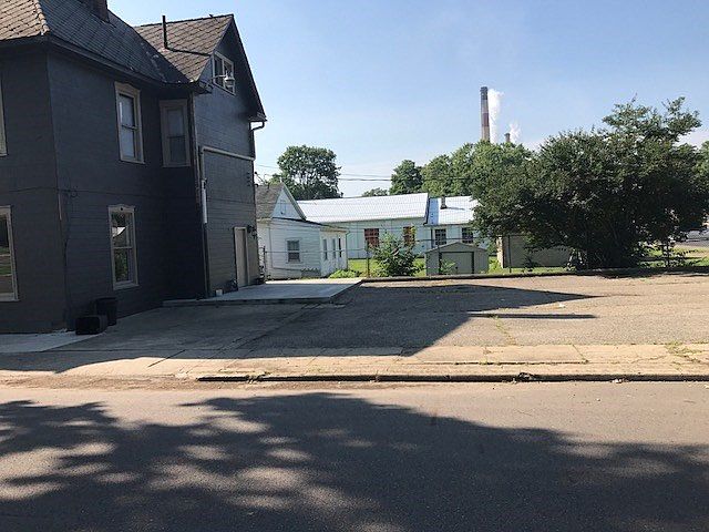 2nd image of 170 S Hickory St