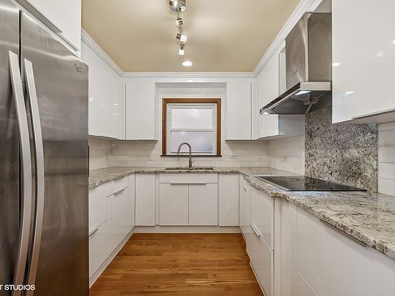 5th image of 10 E Harding Ave