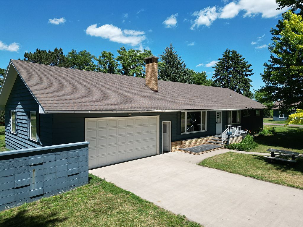 304 5th St - Property Image