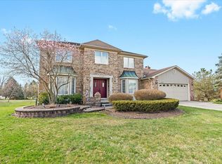 37107 Saint Martins St, Livonia, MI 48152