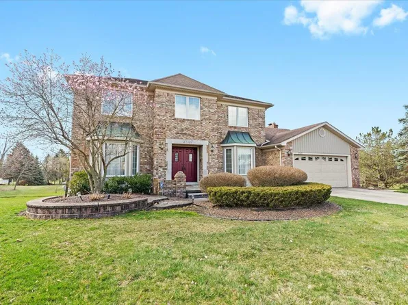 37107 Saint Martins St, Livonia, MI 48152