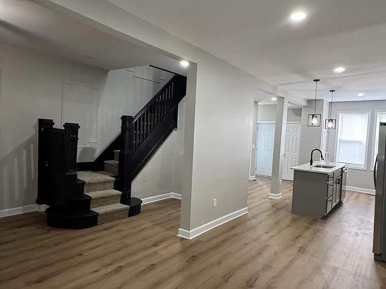 2216 Whittier Ave — Photo 6