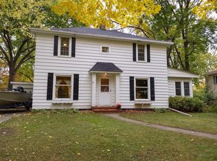 214 Grove St SW, Hutchinson, MN 55350