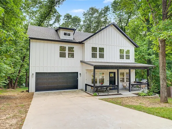 3 Runnymede Cir, Bella Vista, AR 72715