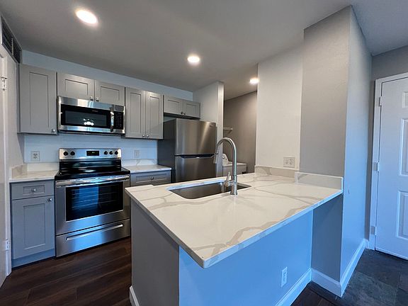 3rd image of 370 Lake Tahoe Ct Unit 301