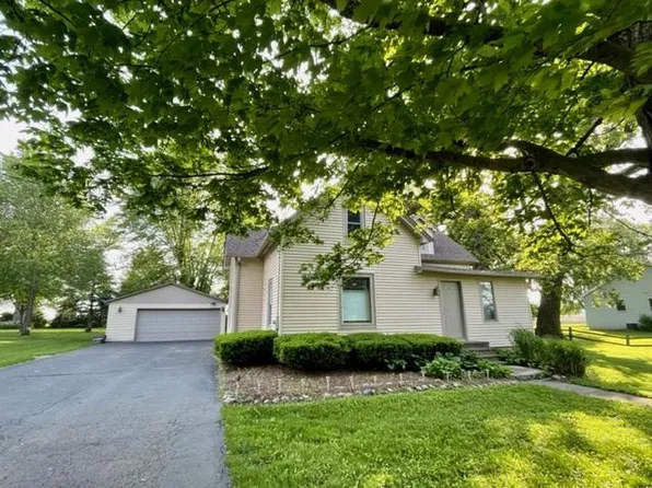 9566 Somonauk Rd, Hinckley, IL 60520