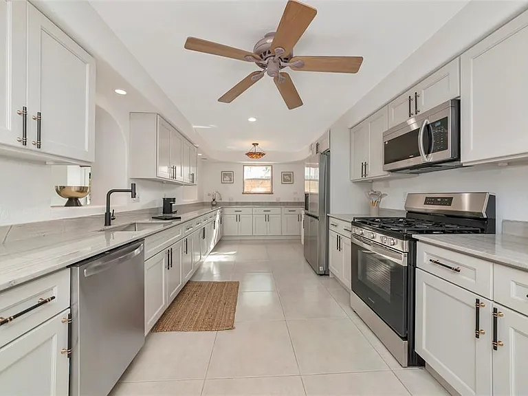 681 Avenida De Mayo — Photo 23