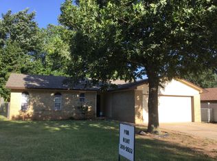 902 Cherrywood Ln, Yukon, OK 73099
