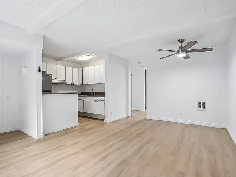 Sherman Garden Apts.. Gorgeous Newly Remodeled Apartments!! CALL NOW! — Photo 27