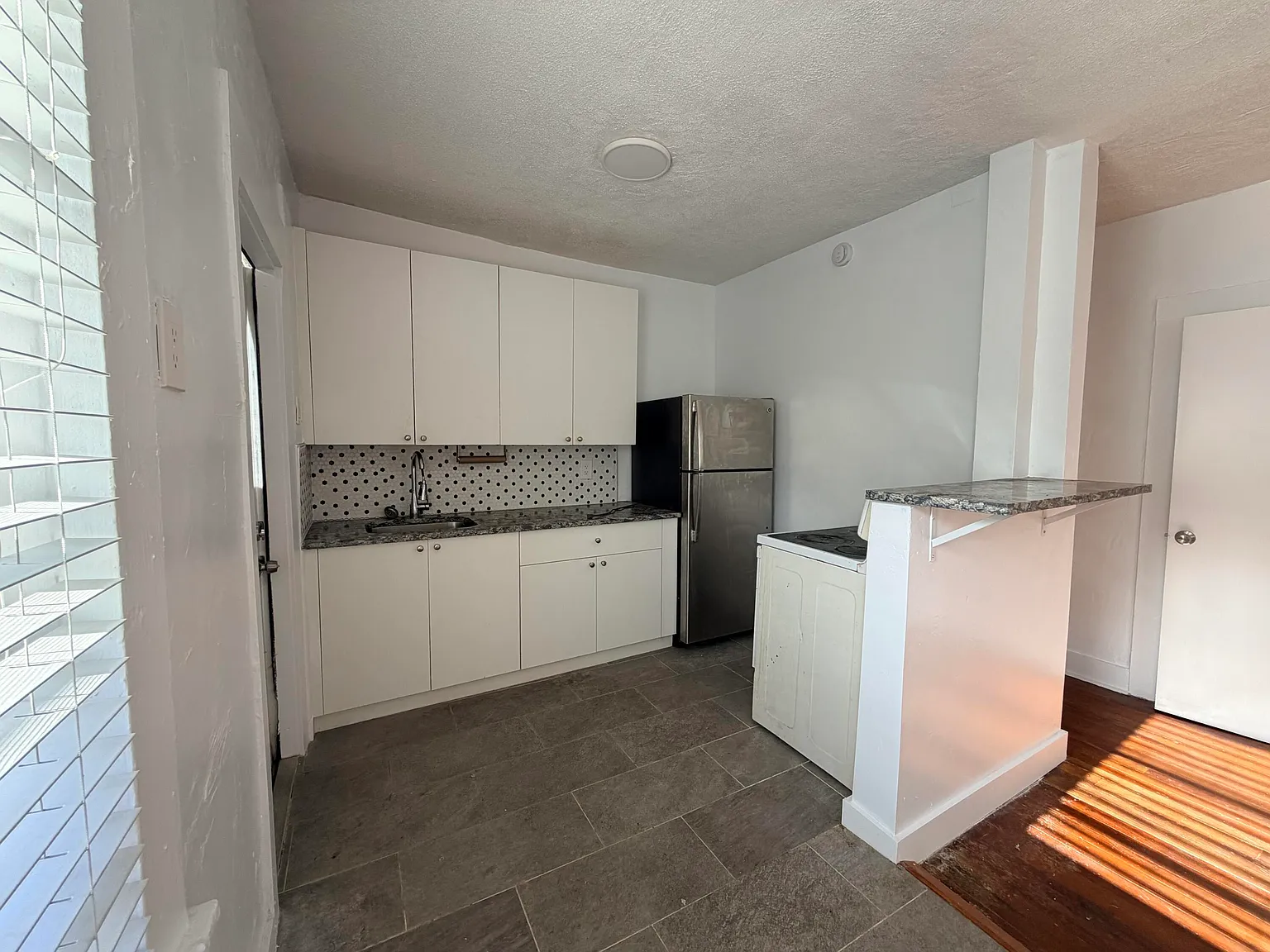 1 bed, 1.0 bath, 800 sqft, $1,700 — Photo 2