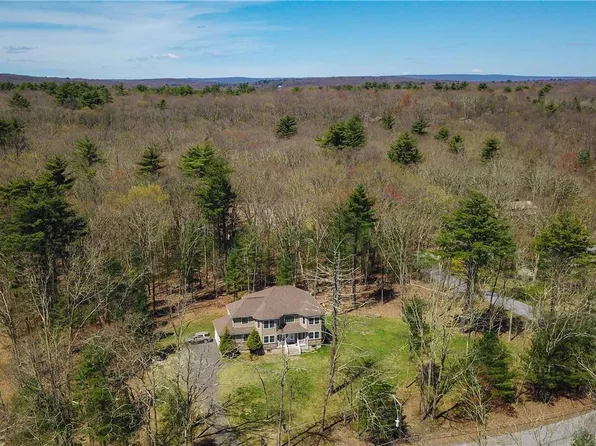 144 Glenoak Dr, East Stroudsburg, PA 18301