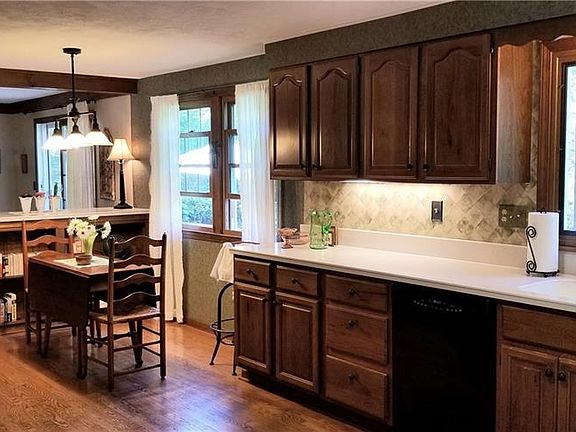 3rd image of 4856 Pembridge Cir