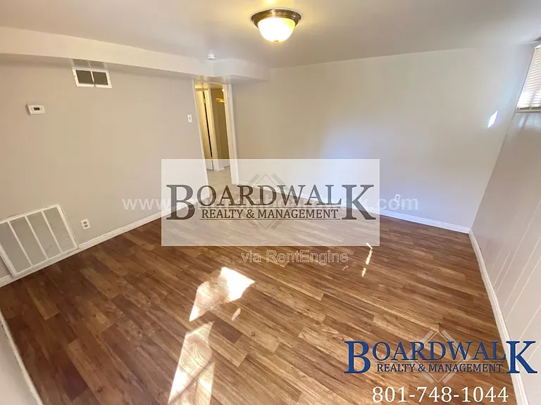 2527 E Valley View Ave #4 — Photo 4