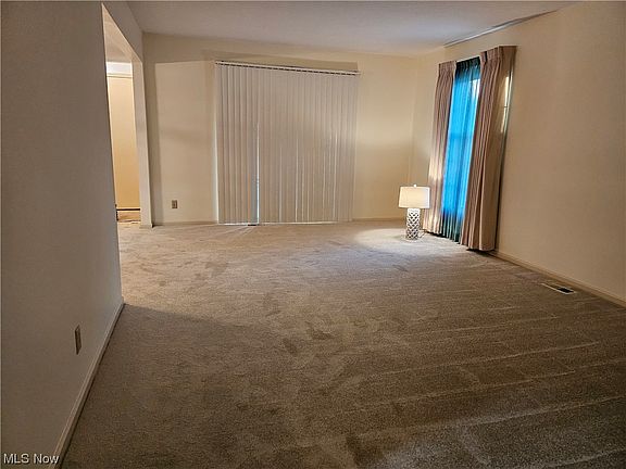 3rd image of 30-3A Menlo Park Dr