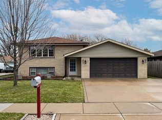 8233 S 76th Ave, Bridgeview, IL 60455