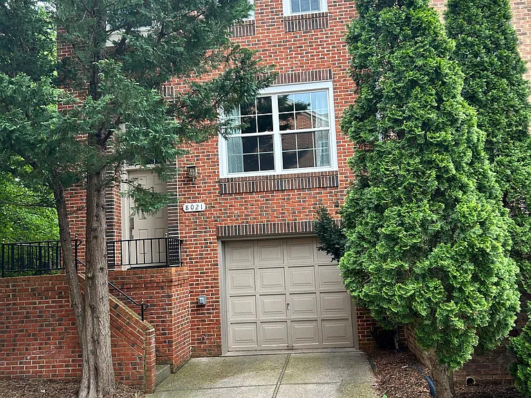8021 Merry Oaks Ct — Photo 1