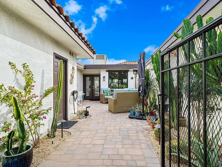 21 Toledo Dr — Photo 37