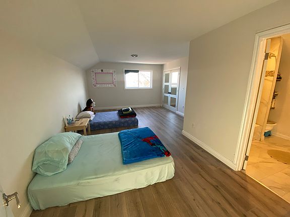 2nd image of 302 Grays Rd #202