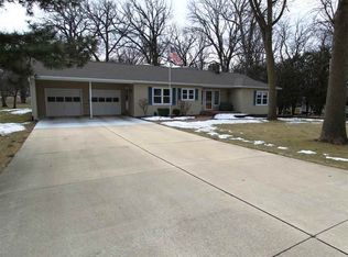 2301 Hawthorne Dr, Cedar Falls, IA 50613