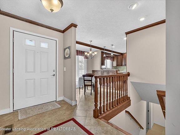 5th image of 2060 Tamarack Dr