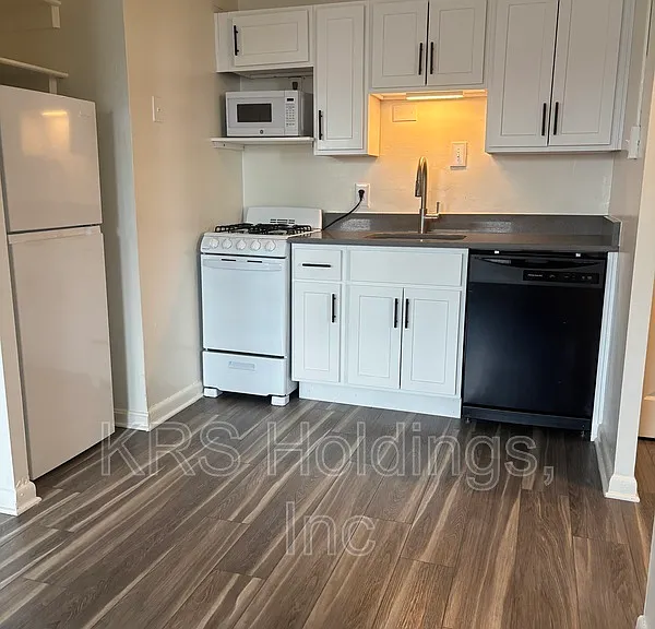 Tower on Franklin - 311 W Franklin St — Photo 16
