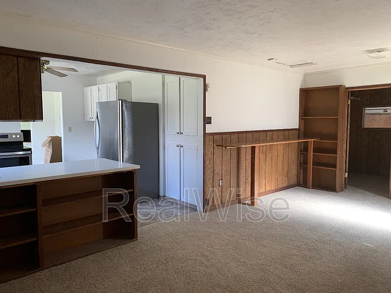 860 Glendale Ave — Photo 8