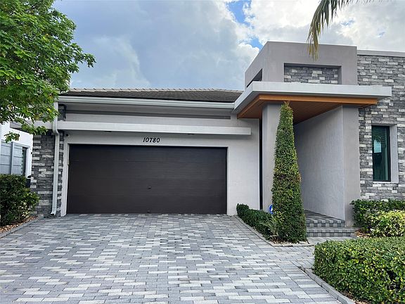 2nd image of 10780 Windward Street