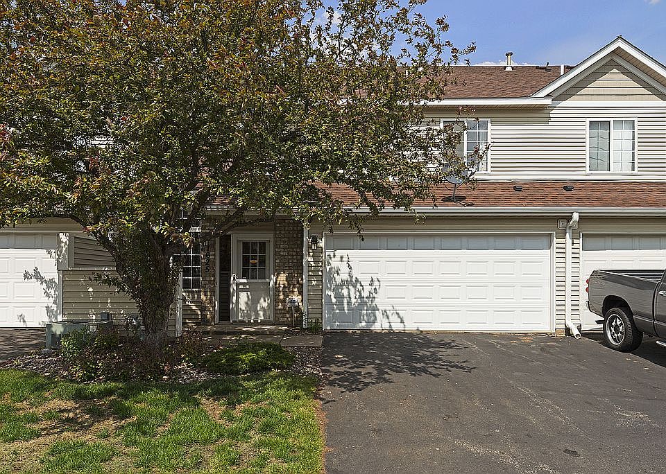 2nd image of 1625 Meadow Pl