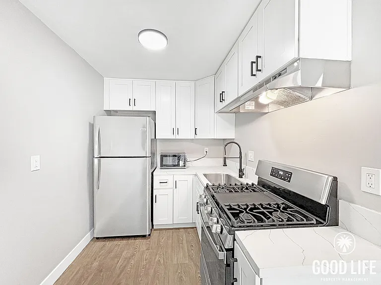 49th St (Units 1-8) — Photo 2