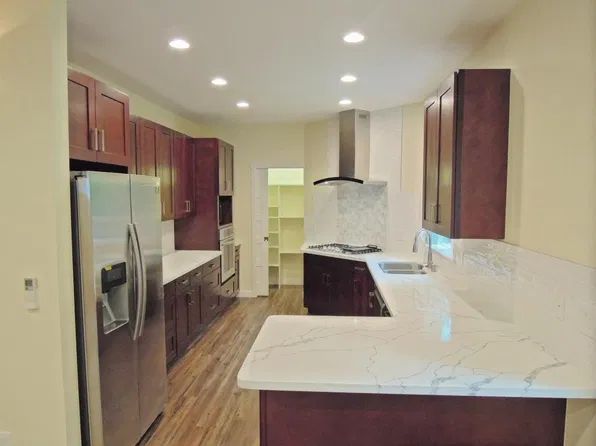321 3rd Pl NW, Issaquah, WA 98027