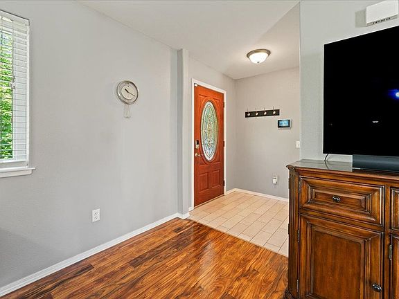 2nd image of 2355 Payton Ave