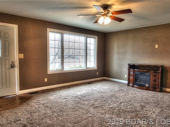 3rd image of 106 Carolyn Dr