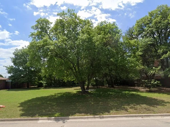 2921 Thunderbird Dr, Denton, TX 76207